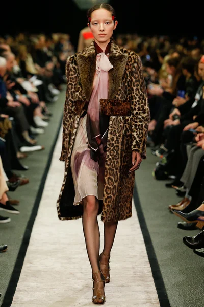 Look 30